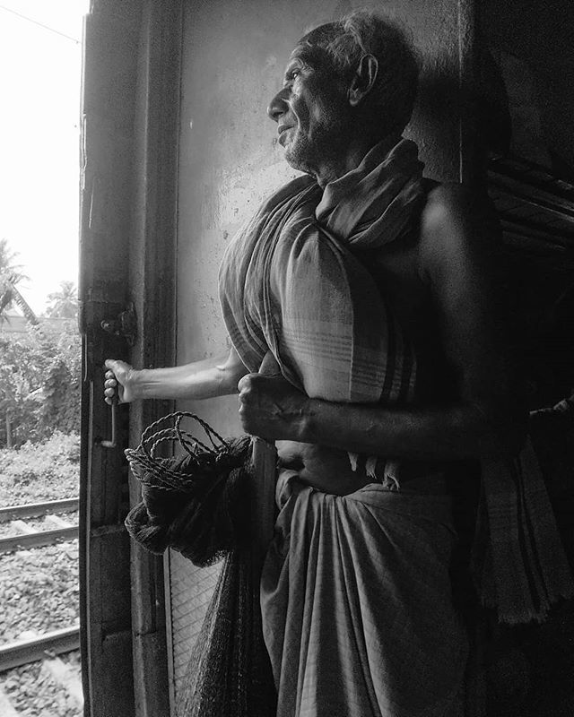 Souvikkoley's tweet photo. People from the ground. 06

Those portraits are part one of my ongoing project ' Vendor Compartment '. Naturalist &amp; writer Jim Corbett's ' Life at mokama ghat' in 'My India' is the real inspiration behind this project. I have been taking pictures from my… https://t.co/tki6EErPxp https://t.co/rAvKCGWg5E