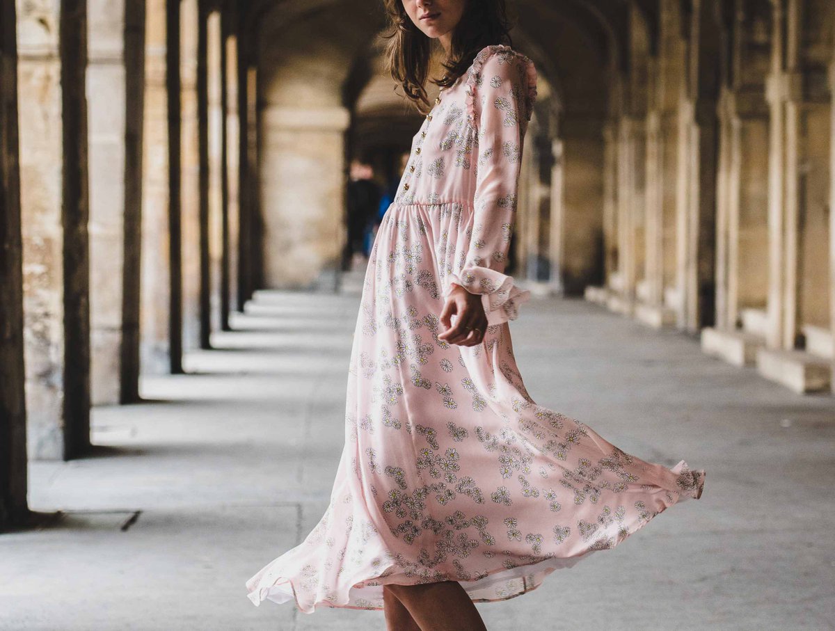 These are cute spring looks you can wear day-to-night #fashion #fashiontogo #howtowear #outfit #outfitideas #outfits #stockholmstreetstyle #streetfashion #streetstyle #streetstyleinspiration #streetstylelooks #style #styletips #transitionalspringweather # bit.ly/2LFy6sH