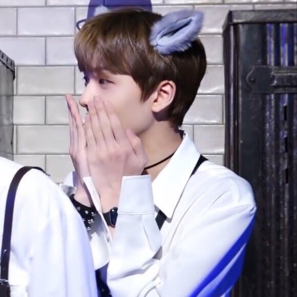 js__lv's tweet photo. #랜덤지성 이 해시 뭐예요 저 왜 이제 봤어요 ㅠㅠㅠㅠ 너무 행복해진다 https://t.co/2asxy8sIpF