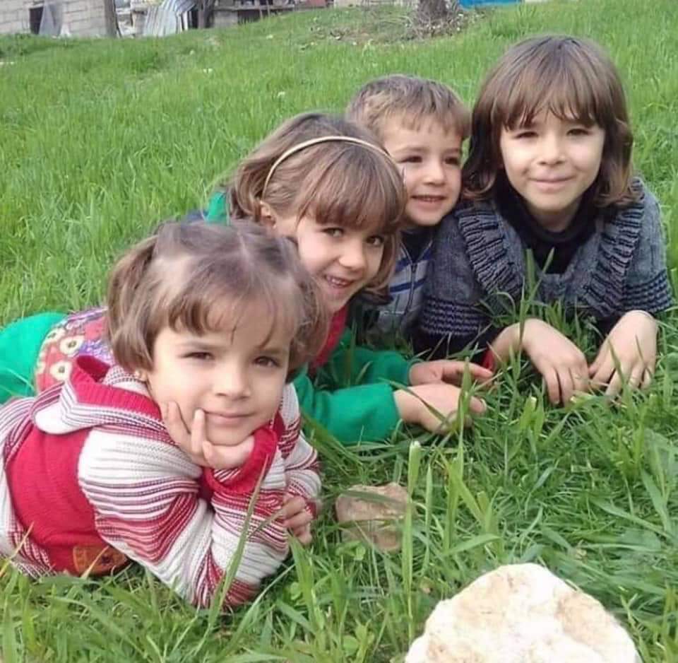 nawara1_'s tweet photo. Diese Engel und ihr süßes Lächeln wurden bei dem Massaker in #Muhambal am 5. Juli 2019 in Idlib getötet. Ihr einziges Verbrechen war, am Leben zu sein !!
#Rise4Idlib
#EyesOnIdlib
#SolidarityWithBrita
#Syrien
#Revolution https://t.co/Rhz8wU9ty2