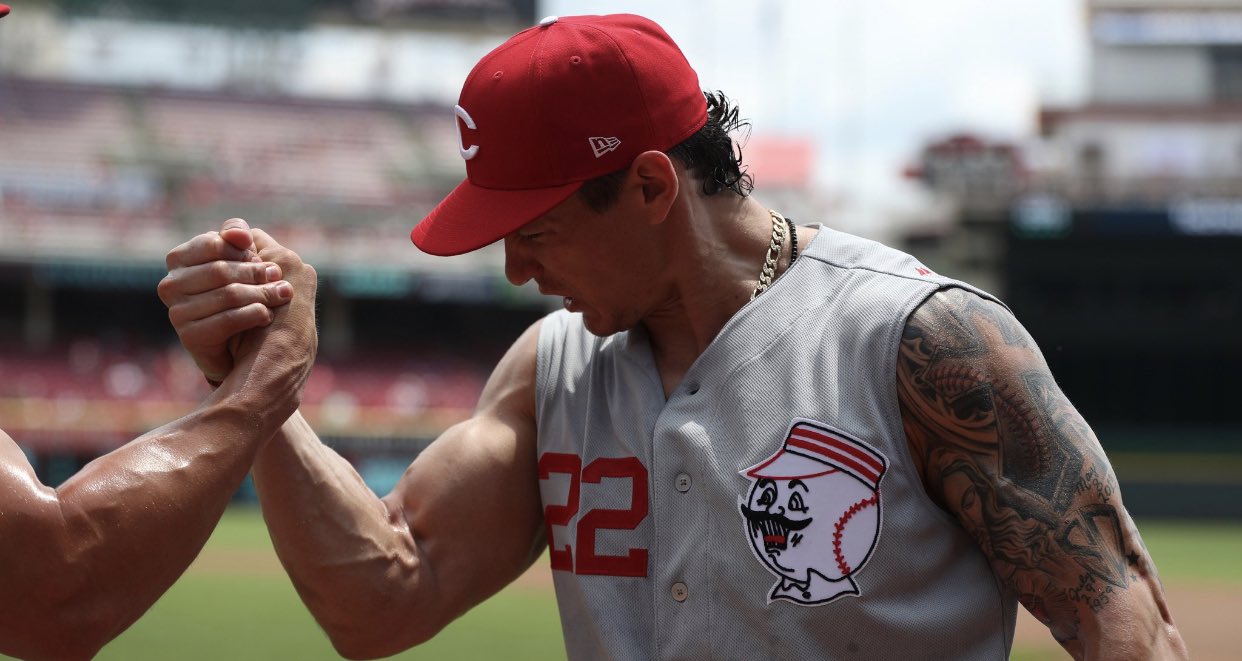 Darren Rovell on X: In 1947, Ted Kluszewski's muscles were so big that he  said if he didn't cut his sleeves off, he'd have to change his swing. It  soon became a