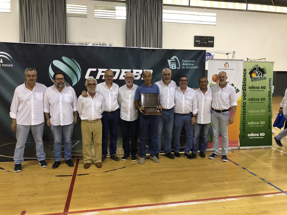 fabcadiz's tweet photo. Finalizado 🏆 #CADEBAMF19 ⛹🏻♀️ Memorial “Rafael Rojano”, agradecer la colaboración en la organización a @diputacioncadiz @AytoSanlucar y @adesa80balonces
Felicitar a los voluntari@s Adesa 80 https://t.co/tVx4fCGuhu
