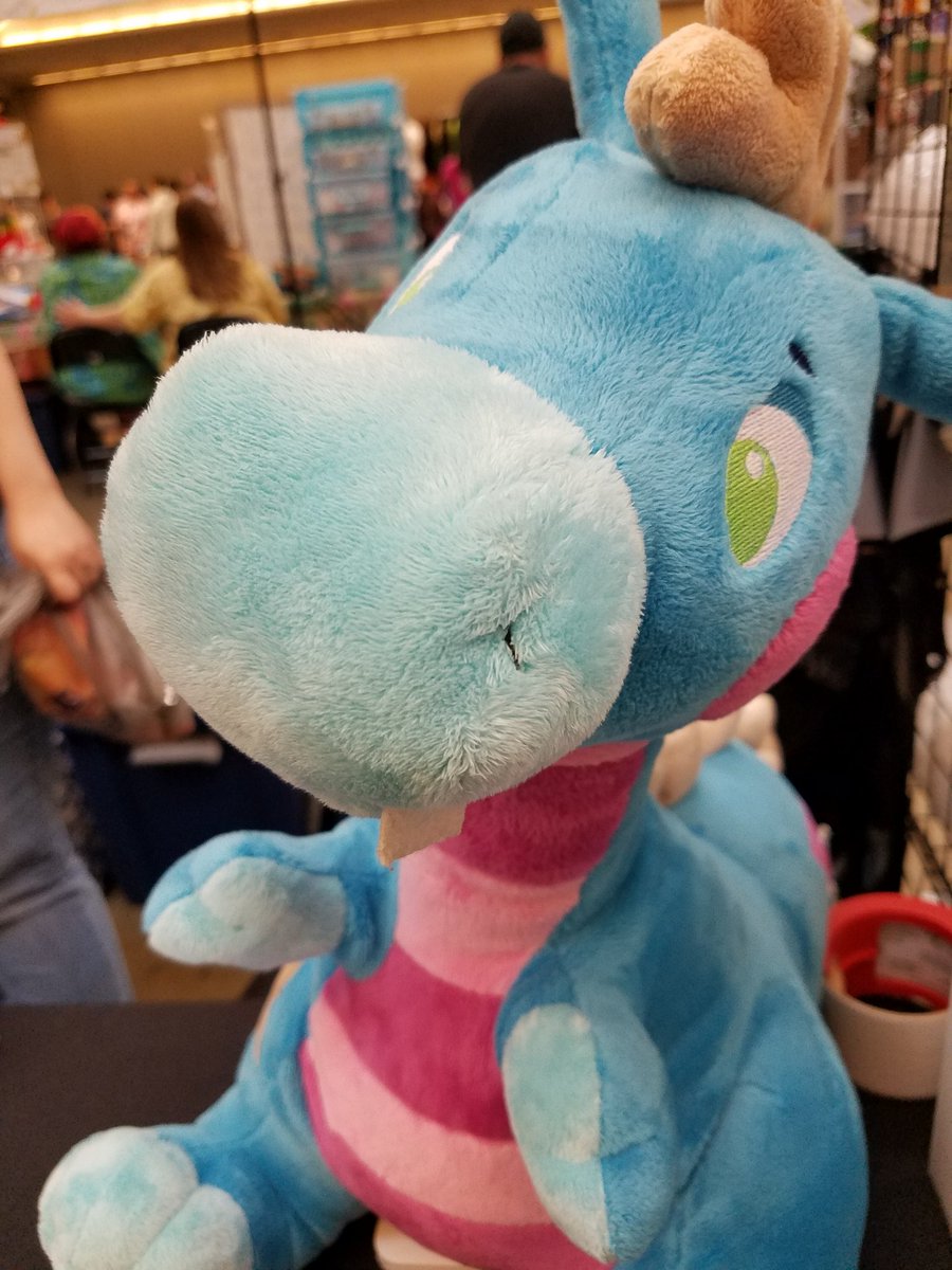 SmidgeFidge's tweet photo. #Dronkey is wheelin and dealin with @ToyPonyStudios booth at @anthrocon ! You should definitrly check them out before the hall closes in an hour!
#Anthrocon #Anthrocon2019
#dealersden #glassware #dronkeyplush https://t.co/bPWlnww0vS