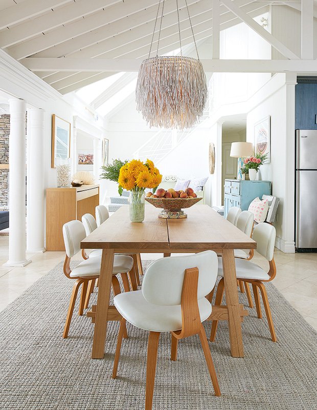 CelebreTile's tweet photo. These cottages show an appreciation for shared meals with dining areas that make everyone want to pull up a chair and join the fun. #cottageliving #summerinOntario #YYZ #CelebreTile #torontohomes #DesignersChoice https://t.co/Xw3omyEFEs https://t.co/S3sVDysC3E
