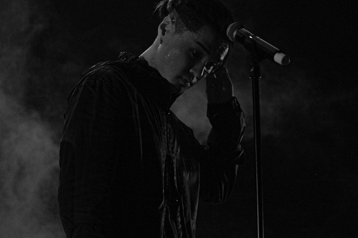 riverrockae's tweet photo. Dean，經過你昨天在Hard Rock的深情演出後，我們已經被困在你的Howlin’404慢慢侵蝕了我们的灵魂。⁠
⁠Dean, you're killing us softly and we will be stuck in a loop Howlin' 404 after your soulful performance tonight at the Hard Rock 🐕⁠
⁠
📸 @mayowill⁠
⁠
#dean #Kpop #kwonhyuk #권혁 https://t.co/AT7L8WvFQd