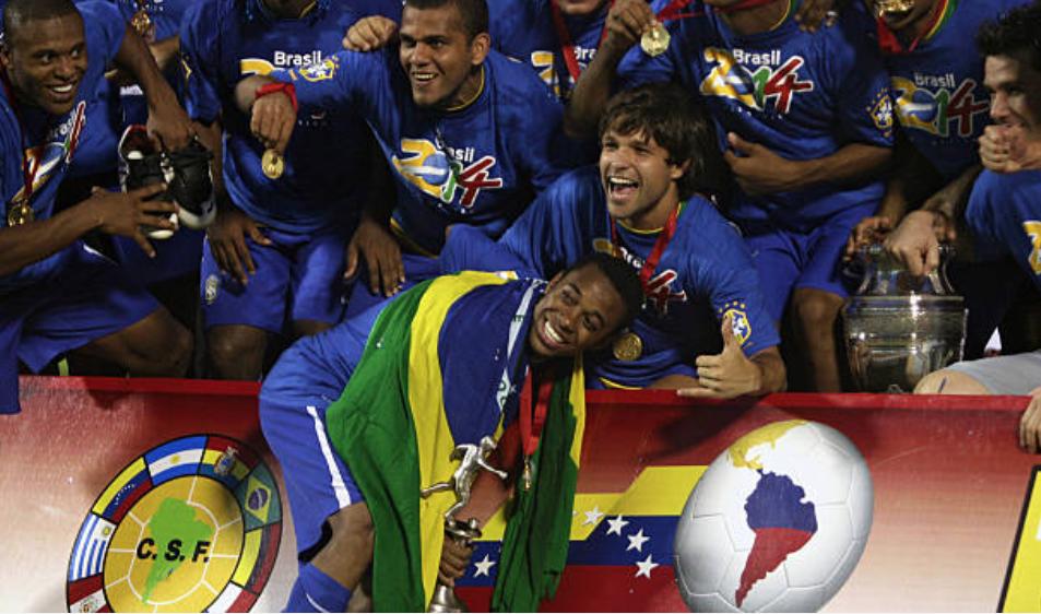 sportv's tweet photo. Essa dupla era muito braba!
#CopaAmerica2007🏆
#CopaAmericaNoSporTV #NossaSelecao #VemGeral https://t.co/holdrH5DQm