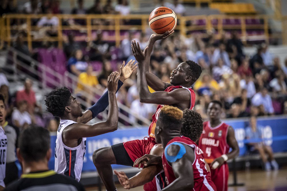 BasketMalien's tweet photo. 🇲🇱 Mali 79 vs 93 USA🇺🇸 l Un mauvais Q3 #FIBAU19  Finale. 👏👏Bravo à team usa remporte la coupe 🥇🏆, médaille d'argent pour le Mali🥈  ! https://t.co/BoJ6eCpeCy