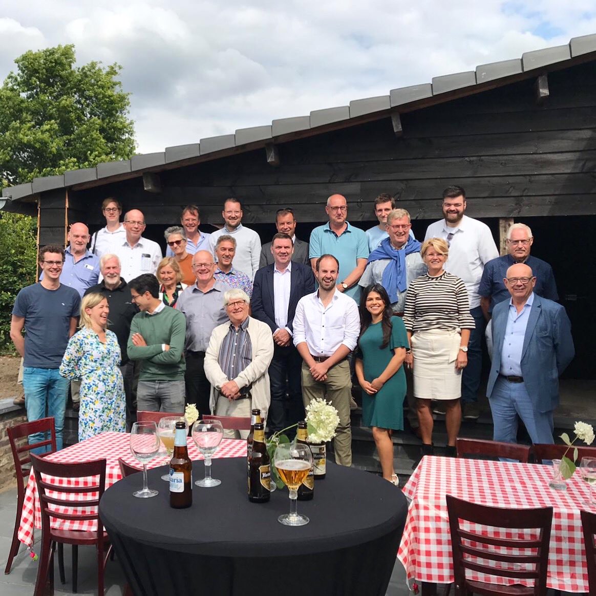 Où est le bbq?! Bij mij ‘thuis’ dus met <a href="/D66Limburg/">D66Limburg</a> en <a href="/RobJetten/">Rob Jetten</a> 💚 #aintnopartylikeademocraticparty #mooiedag