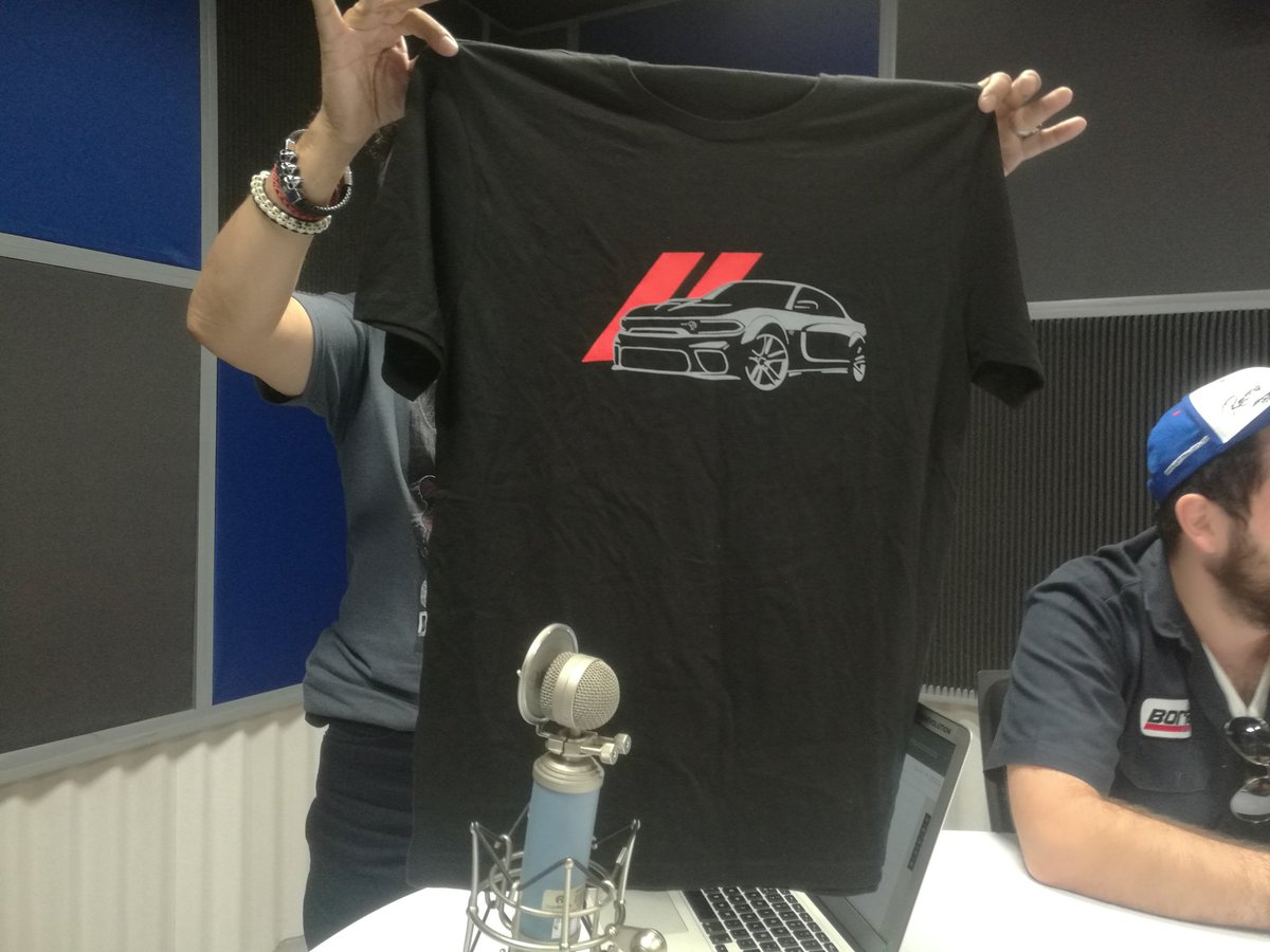 FormulaAutoFM's tweet photo. #QuieroMiPlayeraCharger.
@cuartodemillamx @raton_miguelito @ArturoRiveraMTV @FCAMexico @DodgeMX https://t.co/v5DSn0Fh6B https://t.co/dD6QF8izez