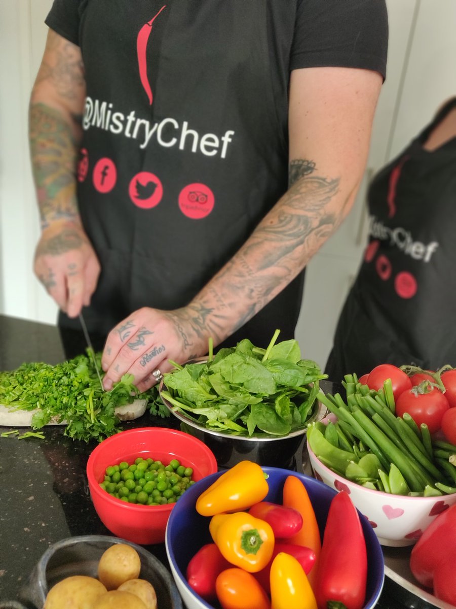 MistryChef's tweet photo. #DietIn4Words Cook Fresh From Scratch @CRUK_Policy @CR_UK @SharonHodgsonMP @MattHancock @BBCFoodProg @BBCFood @chilternfoodmag @VegSchoolMeals @MichelleObama @BarackObama @GordonRamsay @DLidington @JohnnyMercerUK @sarahwollaston @DrLisaCameronMP @AndrewSelous @KulikovUNIATF https://t.co/KYNBsmEtoI