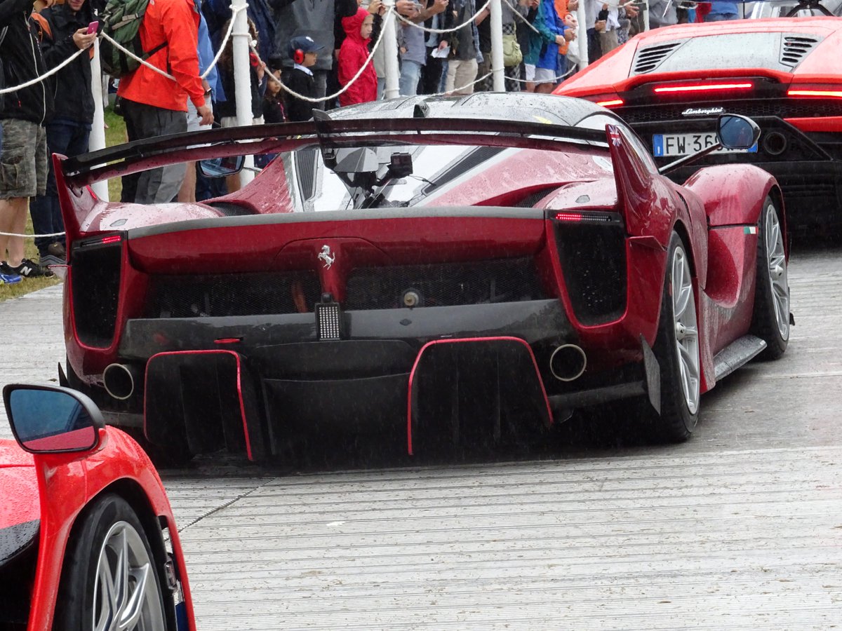 #GoodwoodFOS Photos are a bit dodgy but that new Ferrari looks amazing in the flesh. More impressive than the La that was there!