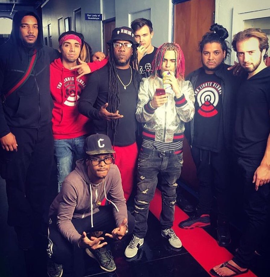 trapvideos1's tweet photo. Lil Pump - "Your Drip Is School" (Official Audio) https://t.co/OXHkHG26qG