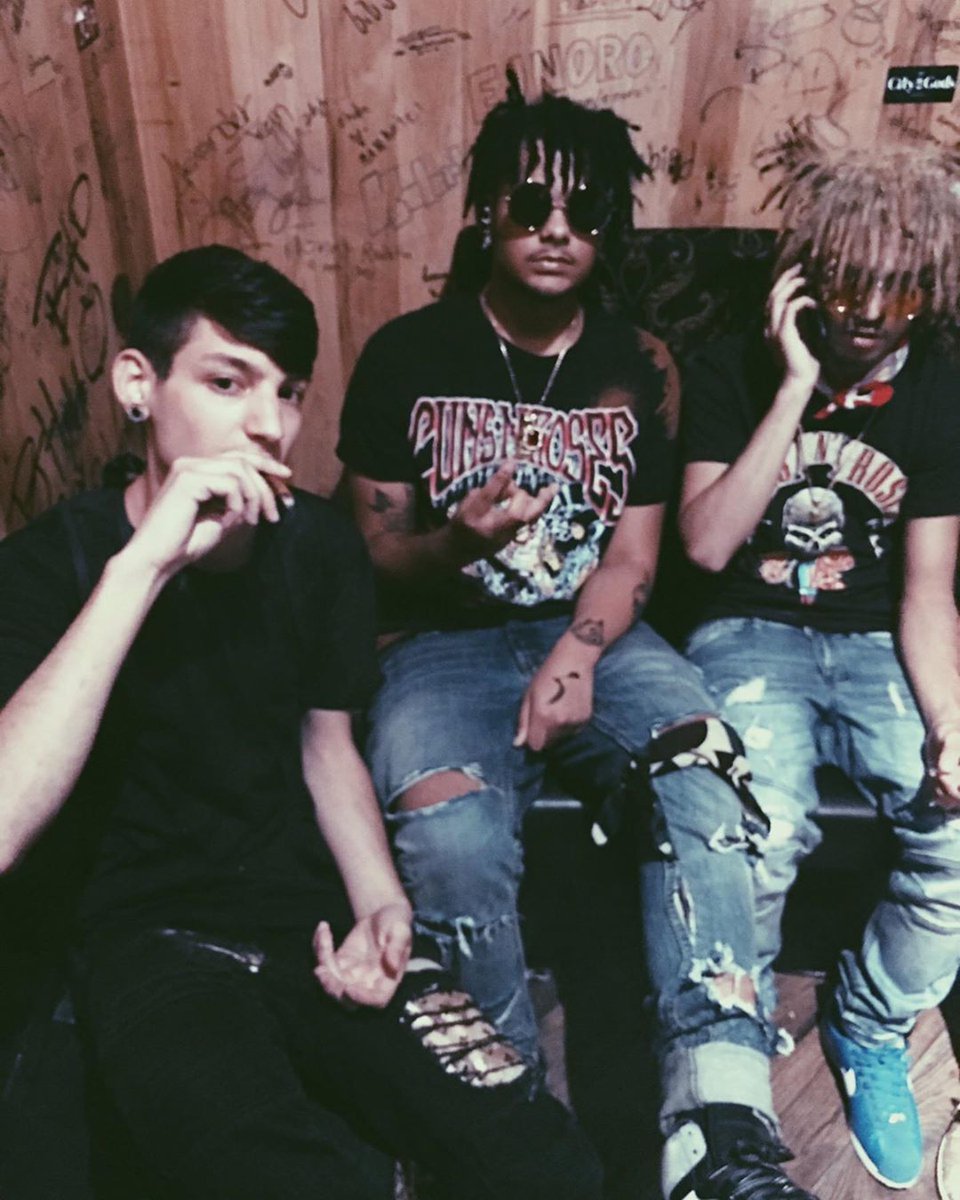 trapvideos1's tweet photo. Smokepurpp - "Da SuperDuperBlock" (Official Audio) https://t.co/nScaI6WtTX