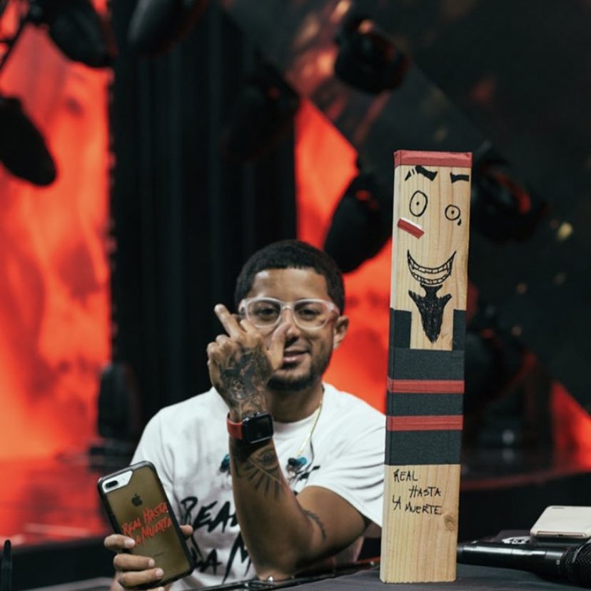 .<a href="/franklouispr/">FrankLouis</a> les presenta el nuevo integrante de la familia, “Tablunt” 🤣👹!!! 📸: <a href="/JVIneris/">JaviNeris</a> #RealHastaLaMuerte #LosIntocables