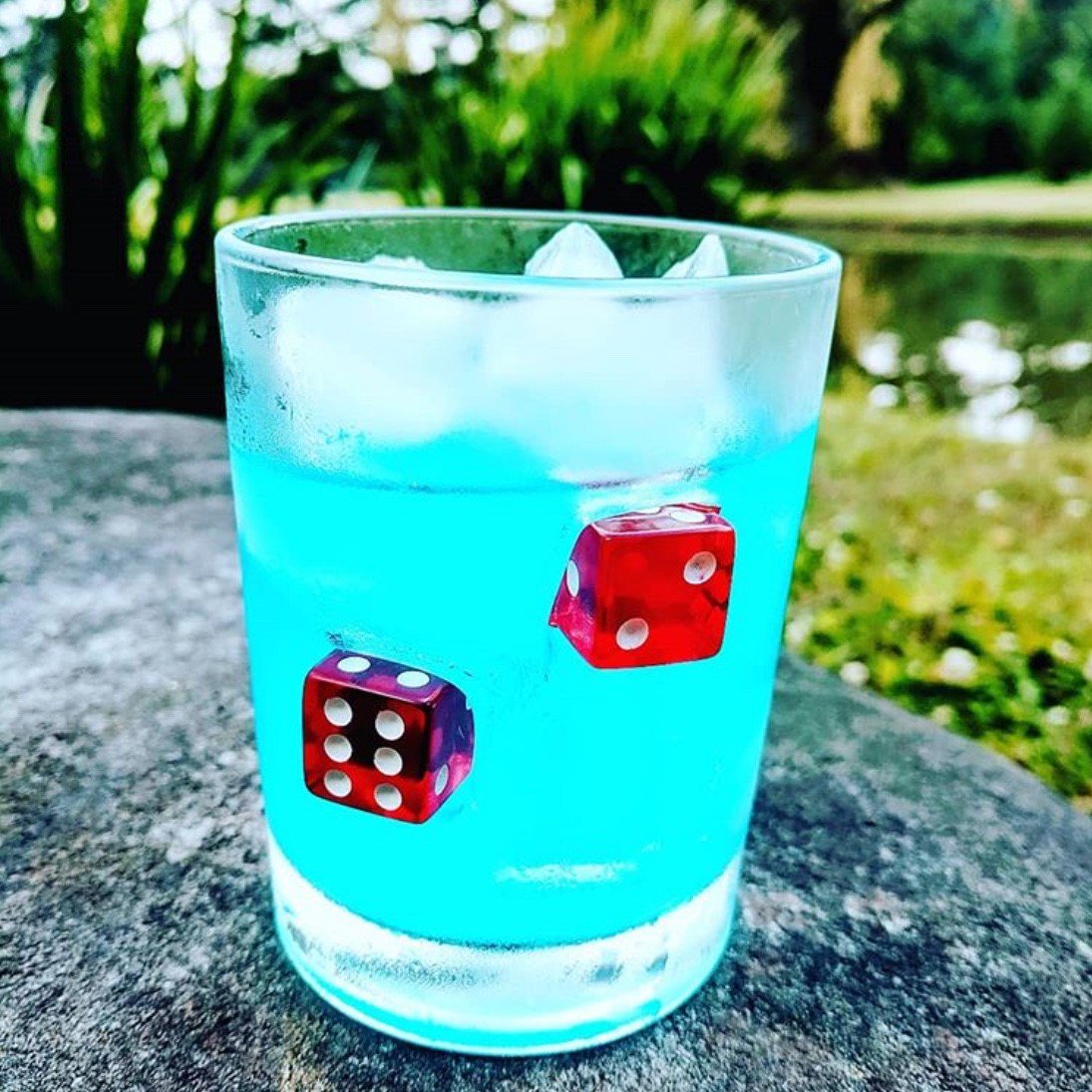 Sunday Blues 💤 We hope you all enjoyed this weekend!🎉 Cheers!
P.S: @srircha2go is running another giveaway with these 2 casino glasses- go check it out!!
Shop our glasses here now: 
stuckinglass.com…/whiske…/products/the-devils-bones