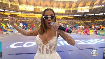 calorie Elegance Connection Anitta homenageia João Gilberto, brilha em show de encerramento da Copa  América e é exaltada: 'Orgulho!' | Jovem Pan