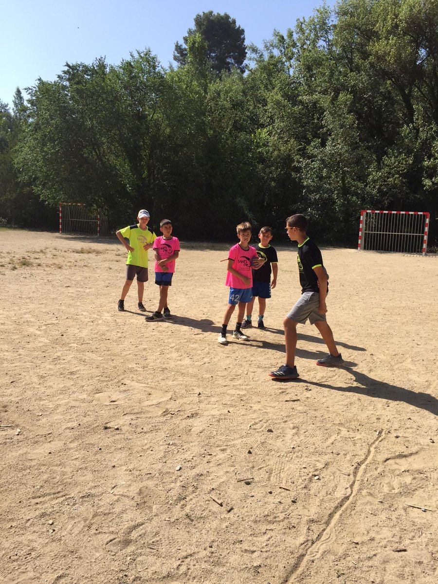 DChses's tweet photo. A descansar!!. Demà iniciem la tercera #setmana del nostre #Campusestiu @chses1973 2️⃣0️⃣1️⃣9️⃣❗. Si t'aborreixes es perque #vols ❗❗🤾‍♂️🤾‍♀️ #viulestiufenthandbol https://t.co/H15v4897ea