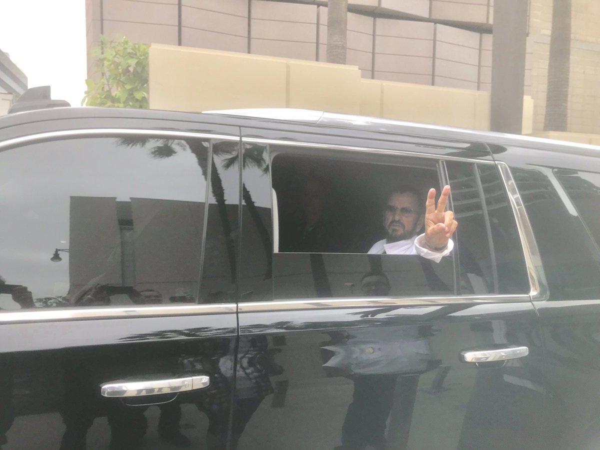 JoshuaEvansVA's tweet photo. I JUST SAW RINGO STARR TODAYDBBDHWBEBWGWQHH AHHHHHH HAPPY BIRTHDAY BFBDSHSHSHWH XXMSJSHHS https://t.co/BMOSAsKbpt
