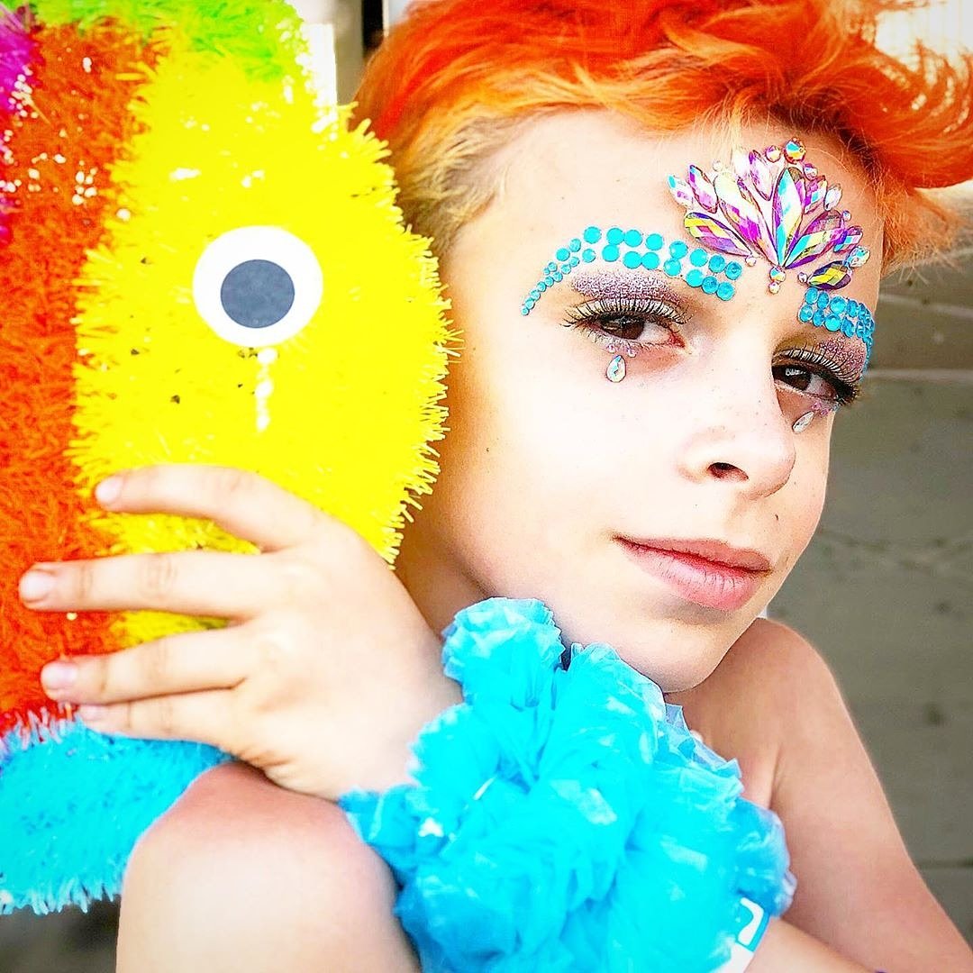desmond_amazing's tweet photo. Portrait by the amazing, seriously legendary NYC photographer Dustin Pittman at the Coney Island Mermaid Parade.
Rhinestone brows & mermaid crystals by @getmermaidmagic
#legendary #photographer #dustinpop #dragkid #dragqueen #lgbt #lgbtq
#desmondisamazing https://t.co/udZFcrbuvq