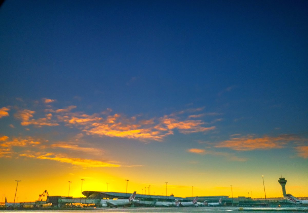 AirservicesNews's tweet image. #MondayMotivaton "There are no limitations to the mind except those that we acknowledge." - Napoleon Hill ✈️ Good morning! 📷 by @JonoPerth