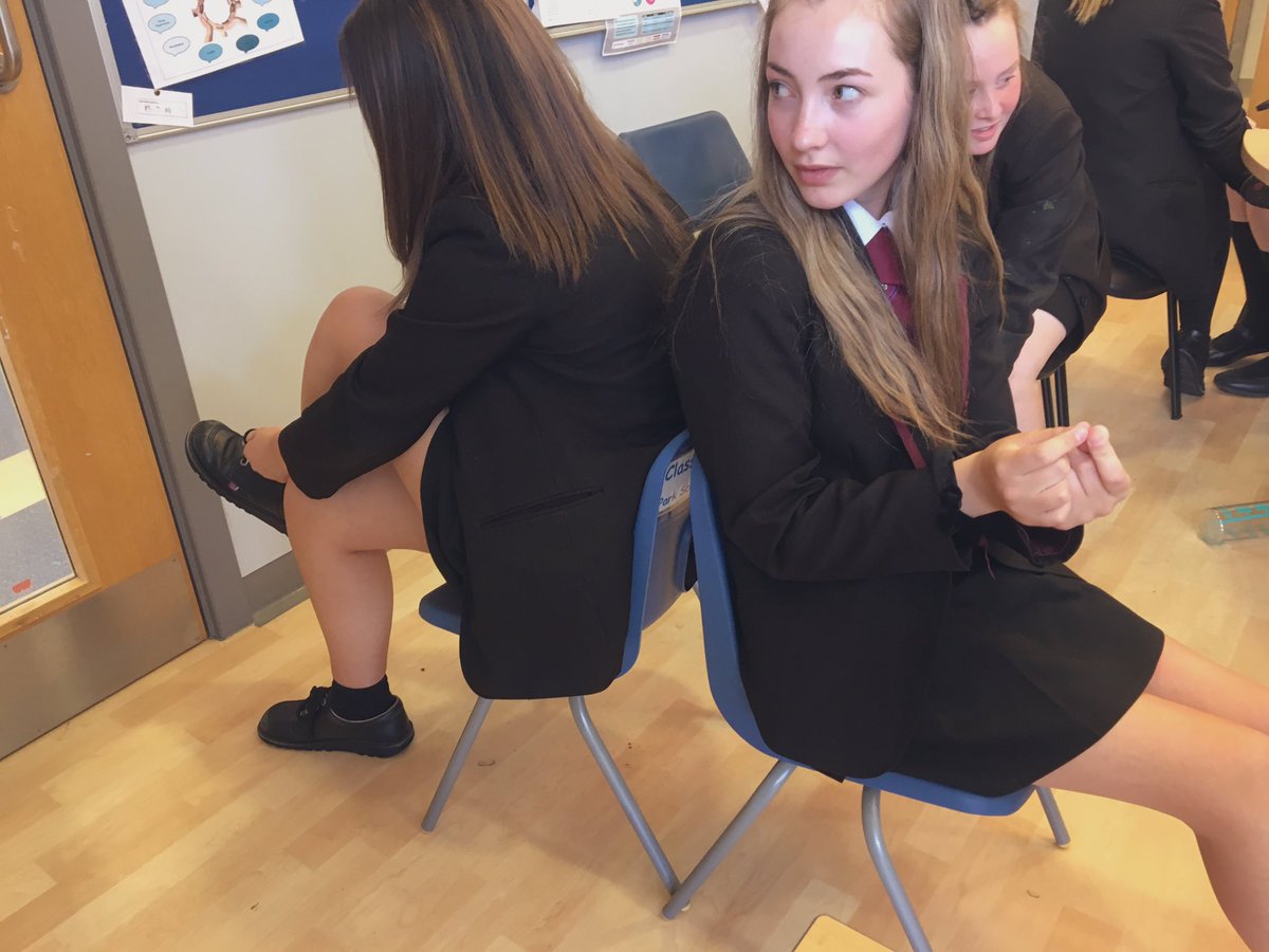 kmljjj's tweet photo. Great teaching session last Friday with Pupils from Harper Green 
#DementiaAwareness
#Importanceofmemories
#Communicationthroughmusic
#DementiaFriendlyCommunities @DementiaUK 
Hospital and Community collaboration https://t.co/0H4U9mmYpS