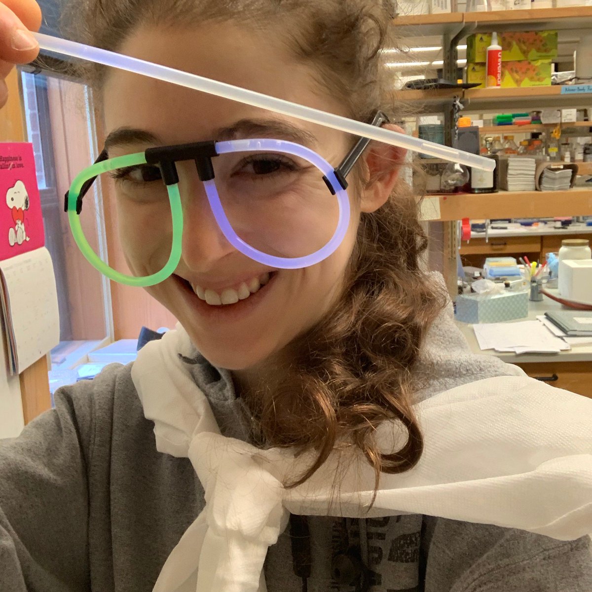 Why are my eyes all aglow? Chemistry! And it’s pretty *dog*gone cool! More pics below & more text   http://bit.ly/2NEid8w  #365DaysOfScience  #biochemistry  #scicomm  #realtimechem
