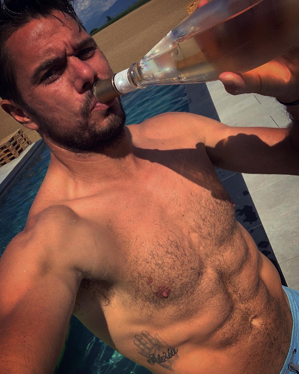 Tag who you think I should battle... I’ll wait for your comments with some Rosé !! 🤔💦🔫💦🎯🧸🍾🤦🏻‍♂️ #iwillbehereforawhile #OffTimeActivities #takemeon #ichallengeyou #iamstillachildatheart #kidswillbekids #summertime