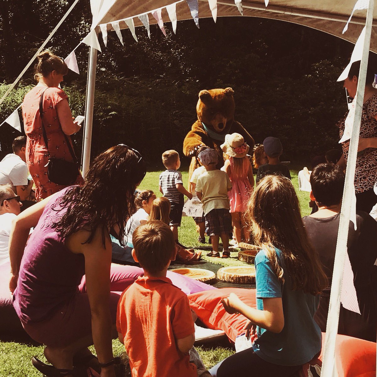 Storytelling where the main character appears at the end! Pure magic 🐻#weregoingonabearhunt 

Huge thank you to @buttonandbearbookshop for their help in arranging today’s wonderful Authors, Storytelling and Trolls Day @hawkstoneparkfollies.

#shropshiredaysout #shrewsburydaysout