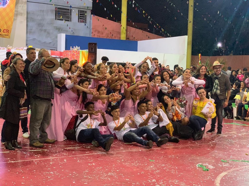 heygabxx's tweet photo. Obrigada por TUDO! Vermelho e dourado é o meu coração ♥️💛
#BALAODEOURO2K19 #Evolucao2k19 #MeusOrgulhos https://t.co/jFm1Y7QDxT