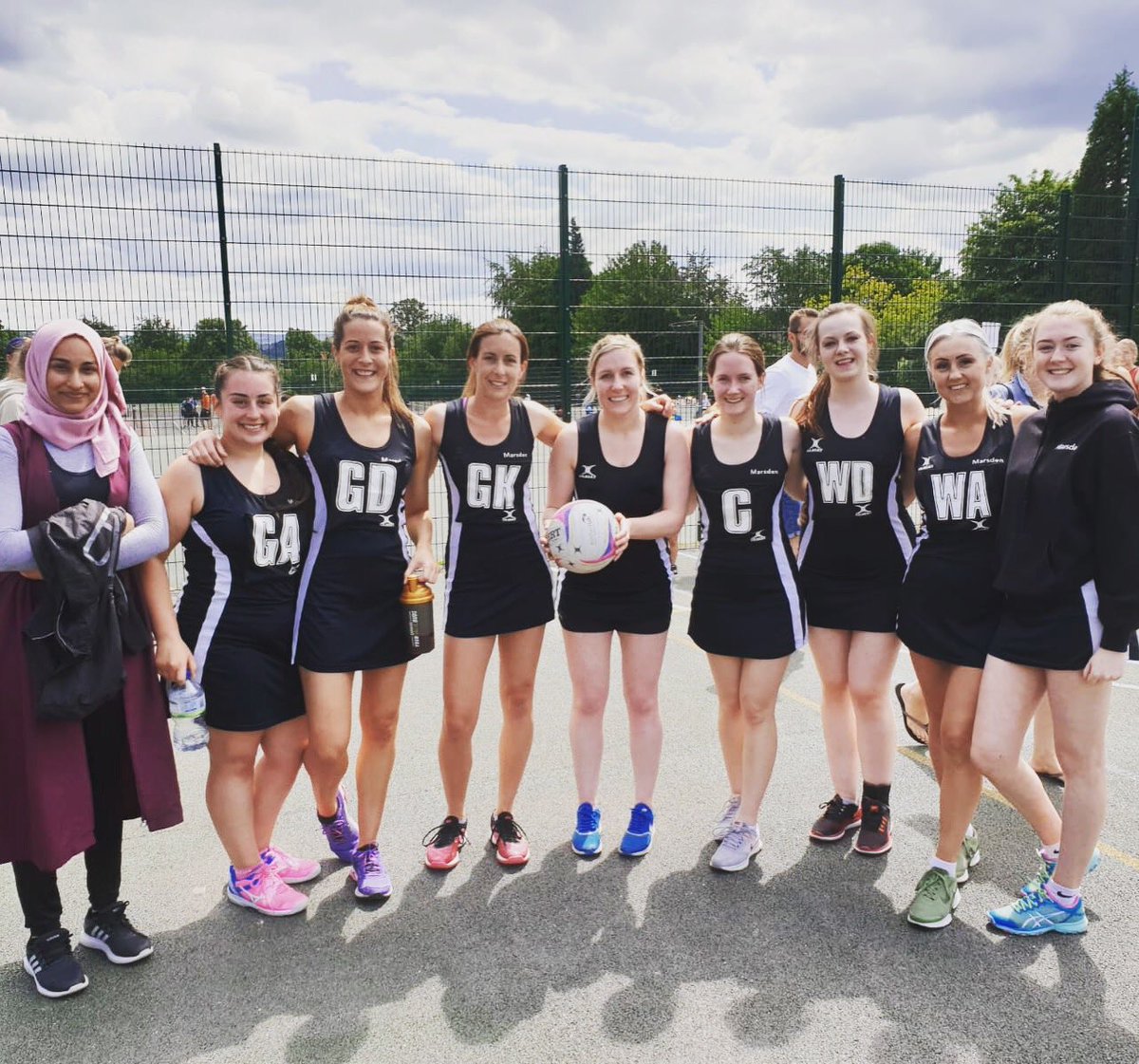 MarsdenNetball's tweet image. Team Marsden at today’s netball tournament 🖤🏐🖤🏐
