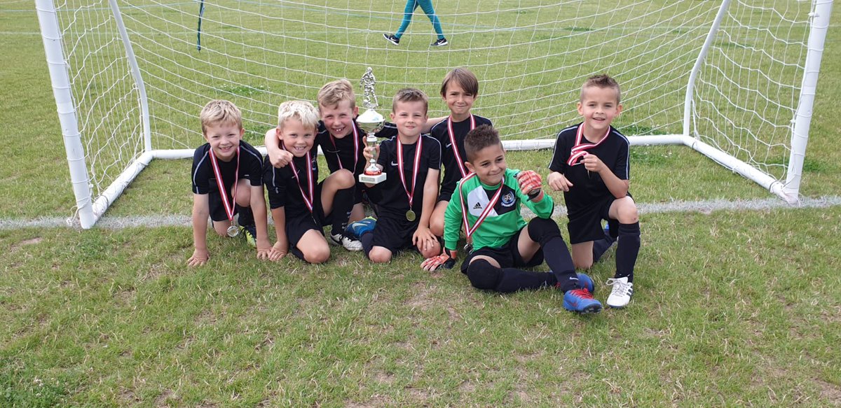 city_worcester's tweet photo. Worcester city youths youngest team u7s winning their 1st trophy
Well done boys 1st of many im sure https://t.co/yOq8YebJW8