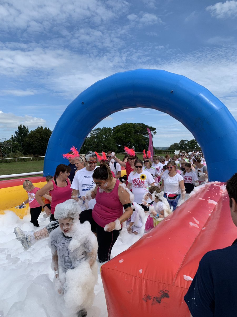 Well done to all the runners <a href="/st_marg/">St Margaret's Hospice Care</a> #GlitterRunRemix Great to support such a fun event 👍