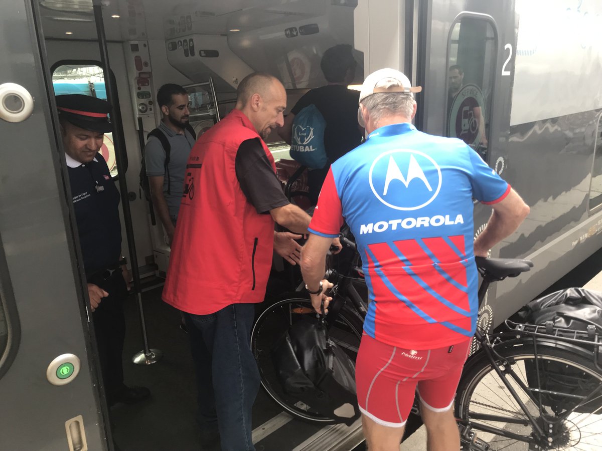 bini_jerome's tweet photo. Nouveau service durant l'été sur la ligne #Bordeaux #Arcachon, #TER Nouvelle-Aquitaine propose un espace #vélo dédié pour les clients à des horaires spécifiques avec du personnel dédié en gare et à bord pour les aider à monter / descendre les vélos. https://t.co/VrlBaNXMlF