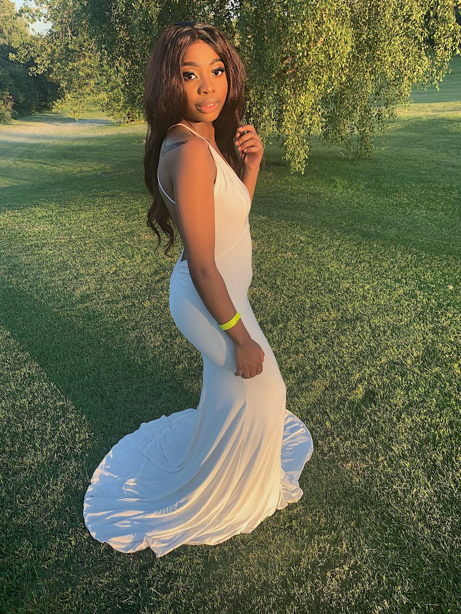 RShaniceT's tweet photo. Prom Queen 2019👑 - More than grateful🖤#steppedintopromlookinglikeabride #6form https://t.co/MrpCoGx2ue