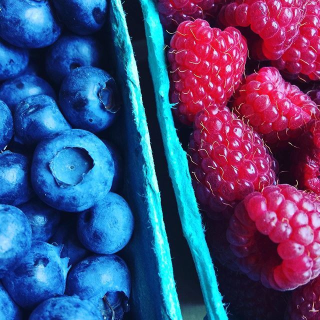 CreatinginChaos's tweet photo. There’s nothing quite like Oregon summer berries! #pnwmom #pnw #pnwonderland #pnwisbeautiful #pacificnorthwest #pacificnorthwestisbest #portland #portlandoregon #portlandfood #portlandnw #summer #summertime #summerday #summer19 #summervacation #summervay… https://t.co/OUZugs3sUV https://t.co/smx1ElbydK