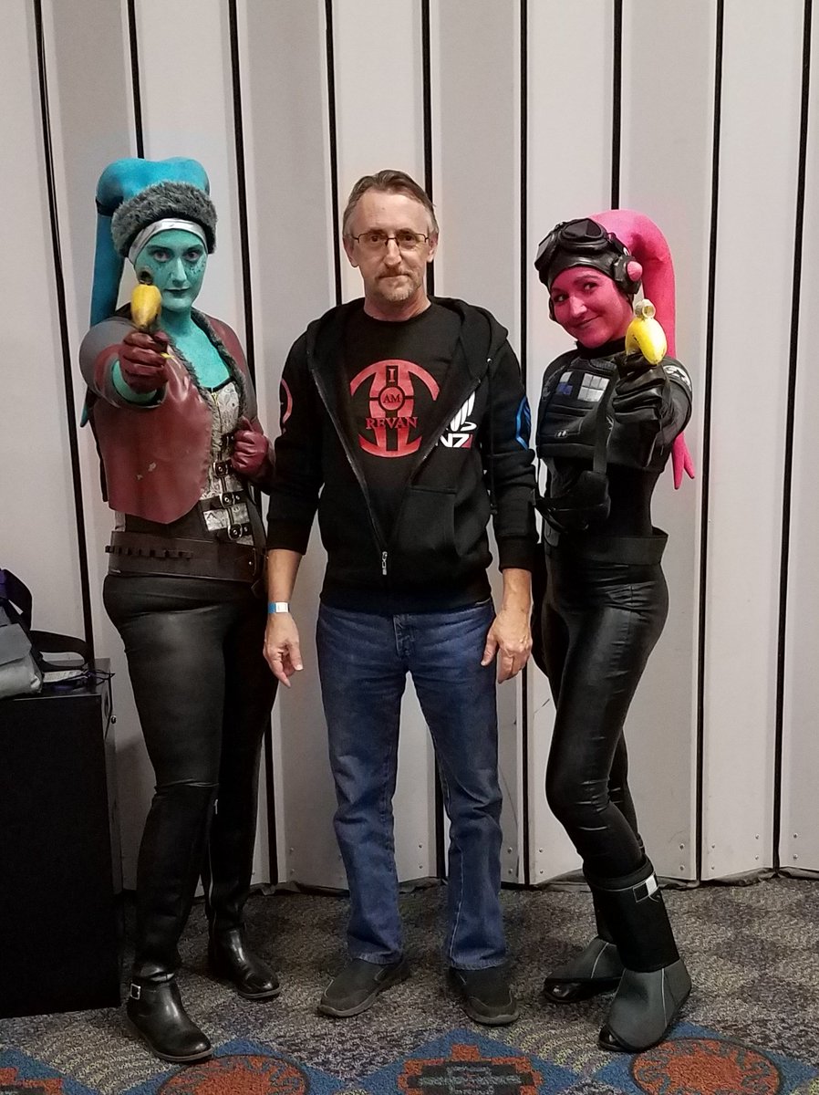 TheCyberelf's tweet photo. My favorite body guards.

#StarWars #Swtor #Twilek #IamRevan #Revan #Revanites https://t.co/0BvwqMckUG