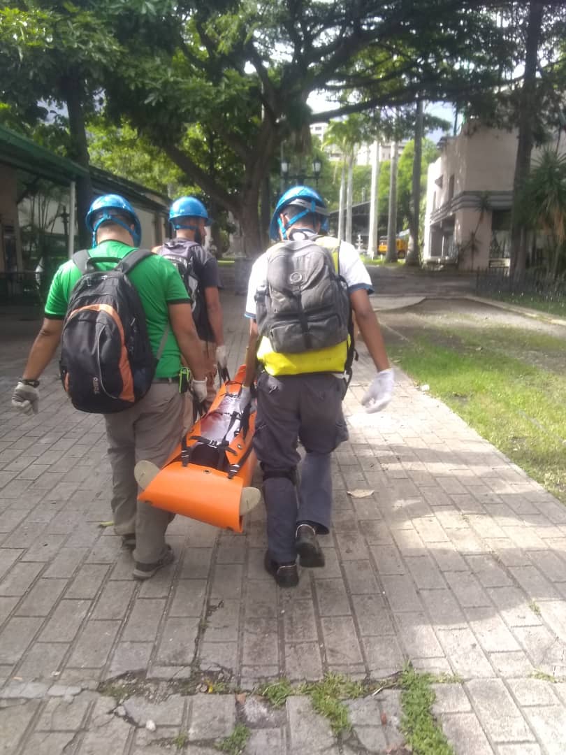 rescatehumboldt's tweet photo. #FelizDomingo: Alumnos de .@rescatehumboldt realizando prácticas de #AtencionPreHospitalaria, en el marco del ciclo de formación básica #ORH2019
#APH
#SAR
#Rescate
#Aspirantes 2019
#FamiliaHumboldt https://t.co/zbOtzmyB2f