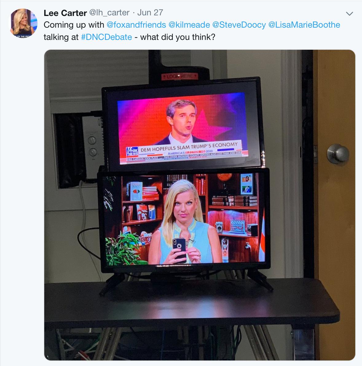 8/ LIBRARY NOOK UPDATE: Additional Twitter sleuthing reveals what appears to be the other side of the  @FoxNews/ @CNN/ @MSNBC Library nook where  @RepLeeZeldin (R-NY),  @lh_carter,  @JudgeJeanine,  @EmTSuss, &  @VickyPJWard live w/ their 2 or 4 children.It doesn't look very 'nookish'.