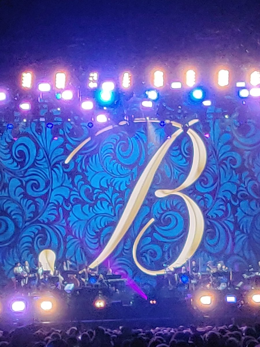 #happeninginhydepark just happened and I LOVED it. My absolute heroine <a href="/BarbraStreisand/">Barbra Streisand</a> never disappoints. Thank you, thank you, thank you xx