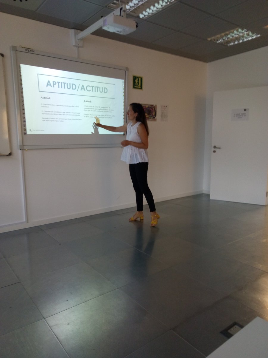 lanzaderavigo's tweet photo. Excelente taller con Maica Nieto Consultora RRHH en .@adecco_es Group.
Es muy importante la actitud ,el autoconocimiento y la imagen personal para hallar nuevas oportunidades en materia de empleabilidad.@FundacionSMLRPH .@fundacionTef .@Lanzaderas_EES .@fund_adecco https://t.co/wb9kT1DdX8
