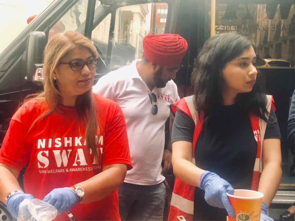 SikhSgsl's tweet photo. Another rewarding day spent by Friends of Southfields Gurdwara serving food to all the people in need in Central London Well done Bali and Team. Many thanks to  #nishkamswat 🙏🏽 for coordinating help for the community. https://t.co/u0yjabHpDx