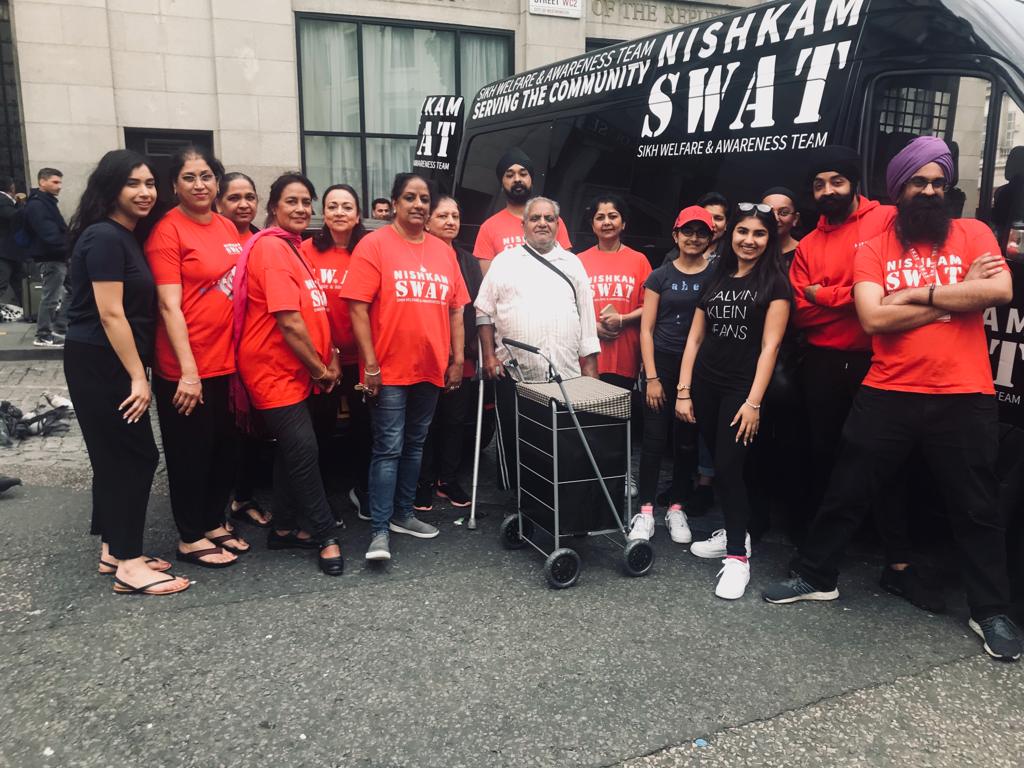 SikhSgsl's tweet photo. Another rewarding day spent by Friends of Southfields Gurdwara serving food to all the people in need in Central London Well done Bali and Team. Many thanks to  #nishkamswat 🙏🏽 for coordinating help for the community. https://t.co/u0yjabHpDx