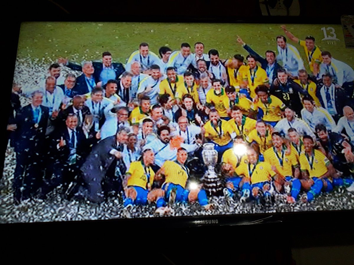 ceciliaferbtmte's tweet photo. BRASIL CAMPEÓN COPA AMÉRICA 2019 🇧🇷✌🤠
#LaCopaQueNosUne
#CopaAmericaCDF 🇧🇷🇧🇷✌🤠 https://t.co/VKtF3U4DBE