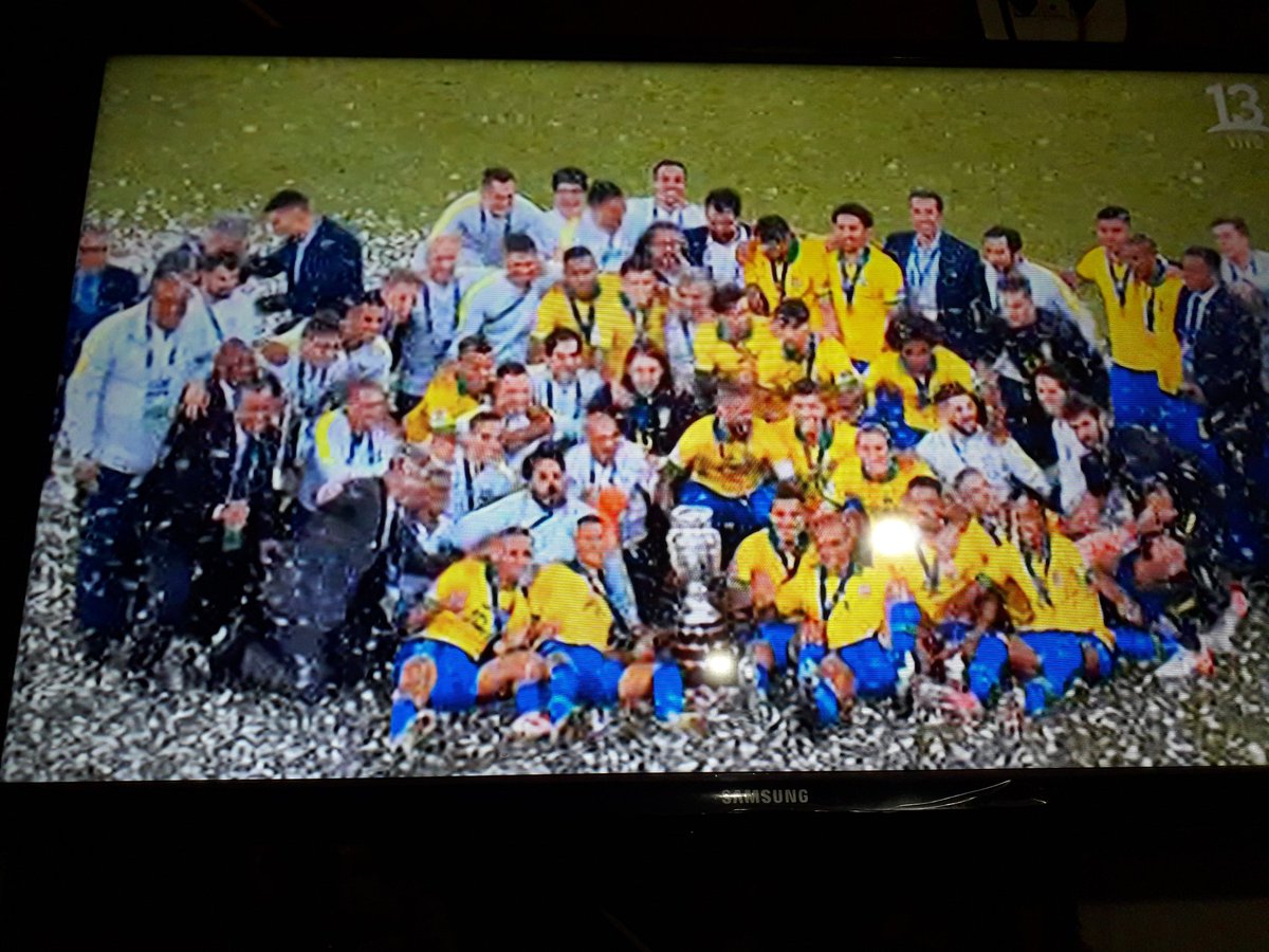 ceciliaferbtmte's tweet photo. BRASIL CAMPEÓN COPA AMÉRICA 2019 🇧🇷✌🤠
#LaCopaQueNosUne
#CopaAmericaCDF 🇧🇷🇧🇷✌🤠 https://t.co/VKtF3U4DBE
