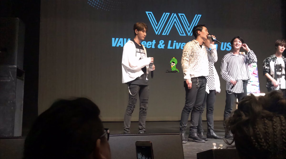 ziusaur's tweet photo. 180819
VAV in Atlanta
Do not crop or remove watermark
_______________________
#λΈμ΄μμ΄λΈμ΄
#vav #vavkpop #kpop #kpopgroup #kpopvav #ateam #kpopboys #lou #ziu #baron #ace #ayno #jacob #stvan #ziusaur @vav_official @twt_VAV https://t.co/SO5KbMuIQi