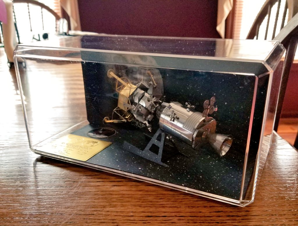 remays's tweet image. My latest creation...an excellent @MetalEarth3D rendition of the #Apollo11 #CommandModule and #LunarModule on their their way to the #moon
#NASA
#Apollo50th