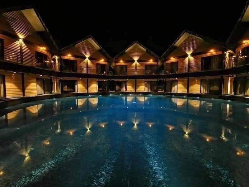 SukoJalan's tweet photo. Dah ada plan ke Langkawi ? Boleh stay kat sini 😎 cantik tempat dia. Malam2 lagi lawooooo 😍
.
A Rock Resort Langkawi 
Crdt : Desitinasi Bajet https://t.co/5ydpi1Crt4