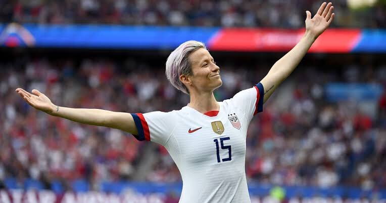JulioNJunior's tweet photo. @BlogdoJuca Como eu queria que nossa seleção campeã de hj tivesse uma Megan Rapinoe. @DaniAlvesD2 jogou muito, foi monstro, mas nunca é só futebol!
#LinhaFinal https://t.co/zOxCIhmb0M