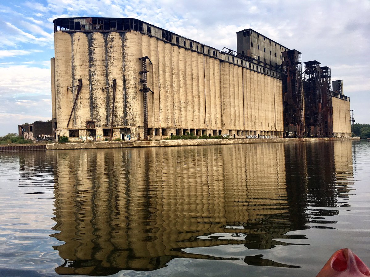 ElevatorAlley's tweet photo. Contest Alert! We love seeing your photos paddling in our rental kayaks. Tag us in your social media (Facebook, Instagram or Twitter) photos kayaking with us this season for a chance to win a kayak rental gift certificate! #kayak #paddlebuffalo #ofw #buffalo #inthebuf https://t.co/XTAvraKTSt