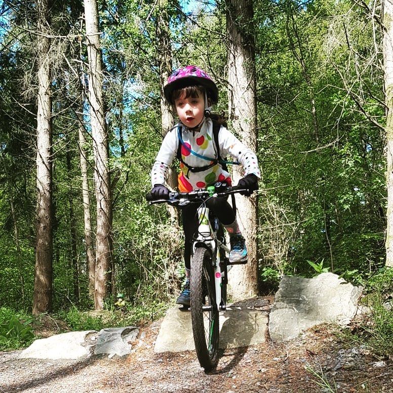 FrogBikesUSA's tweet photo. We're loving the complete Spotty take over here! Lily is totally rocking her Frog 55 ππ
π·@dylanlyness1976
#spotty #colourful #lilshredder #miniriders #apollorockets #morekidsonbikes #familyfun #moregirlsonbikes #girslwhoride #rideyourbike #bikesforkids #kidsoutdoor https://t.co/7qtAWDheog